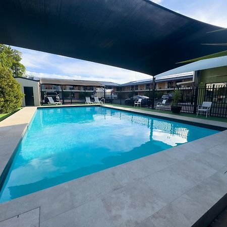 Golden West Motor Inn Dubbo Bagian luar foto