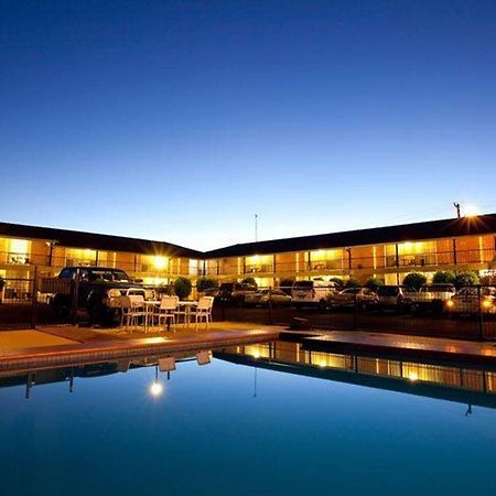 Golden West Motor Inn Dubbo Bagian luar foto