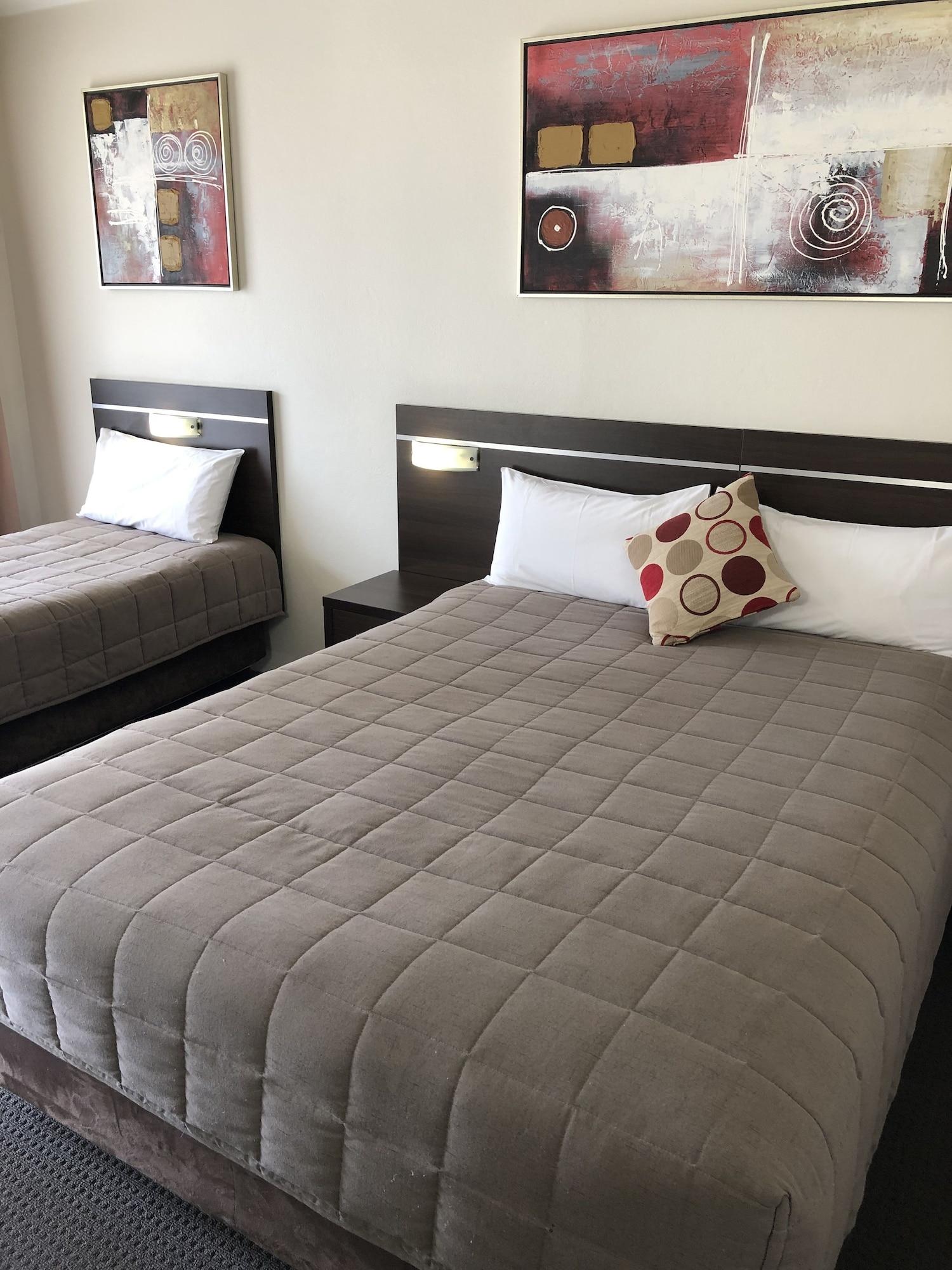 Golden West Motor Inn Dubbo Bagian luar foto