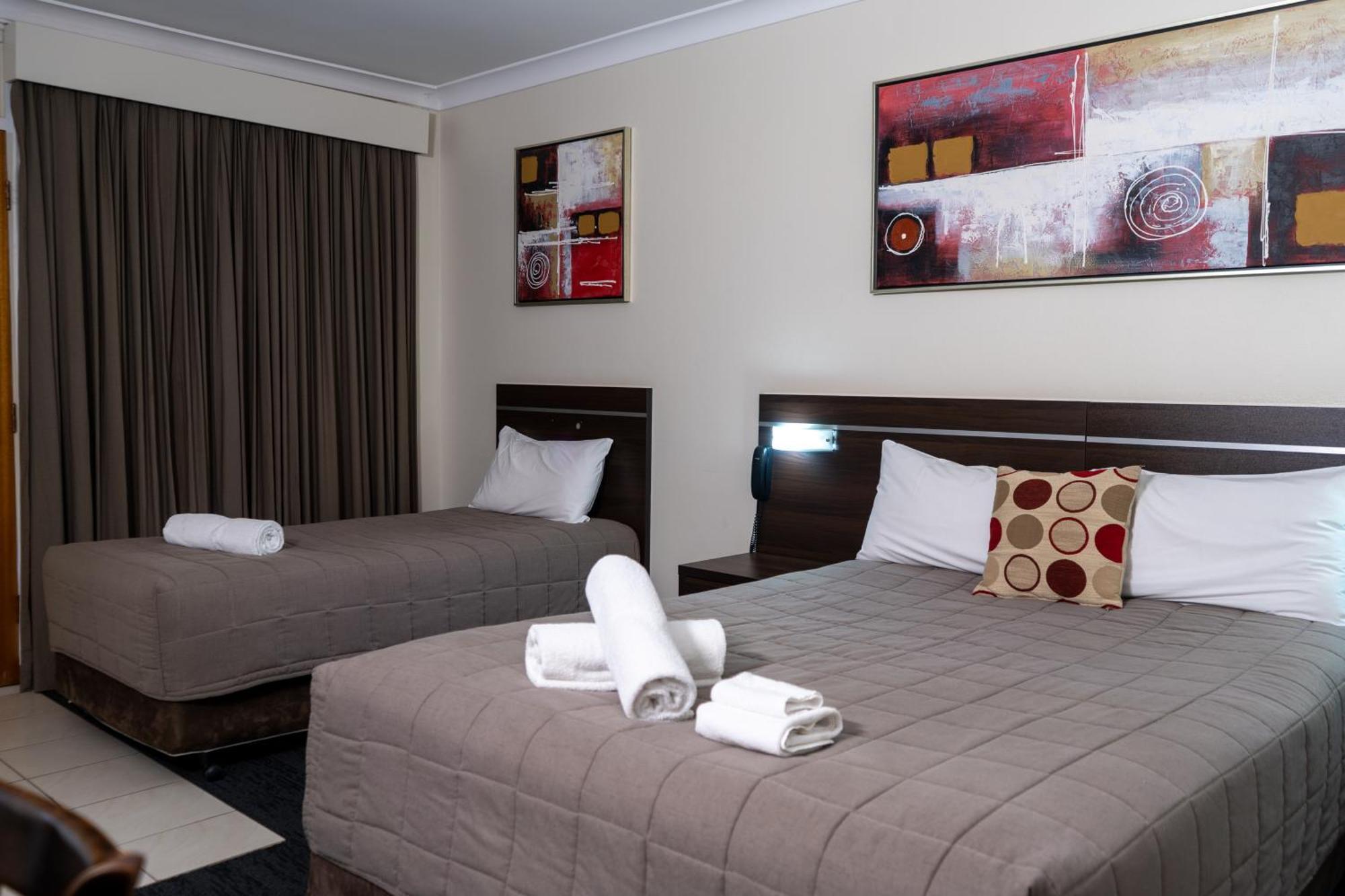 Golden West Motor Inn Dubbo Bagian luar foto