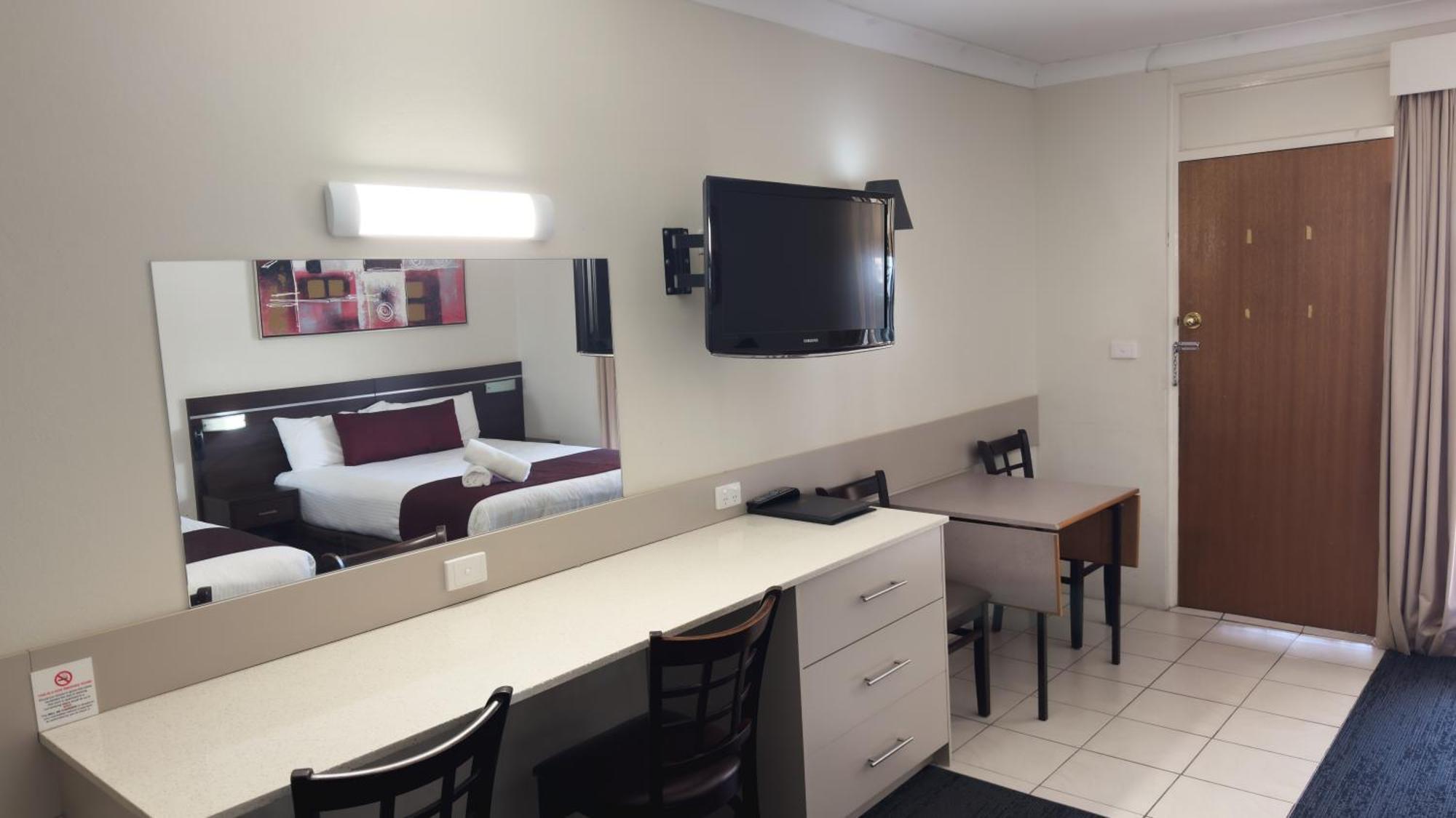 Golden West Motor Inn Dubbo Bagian luar foto