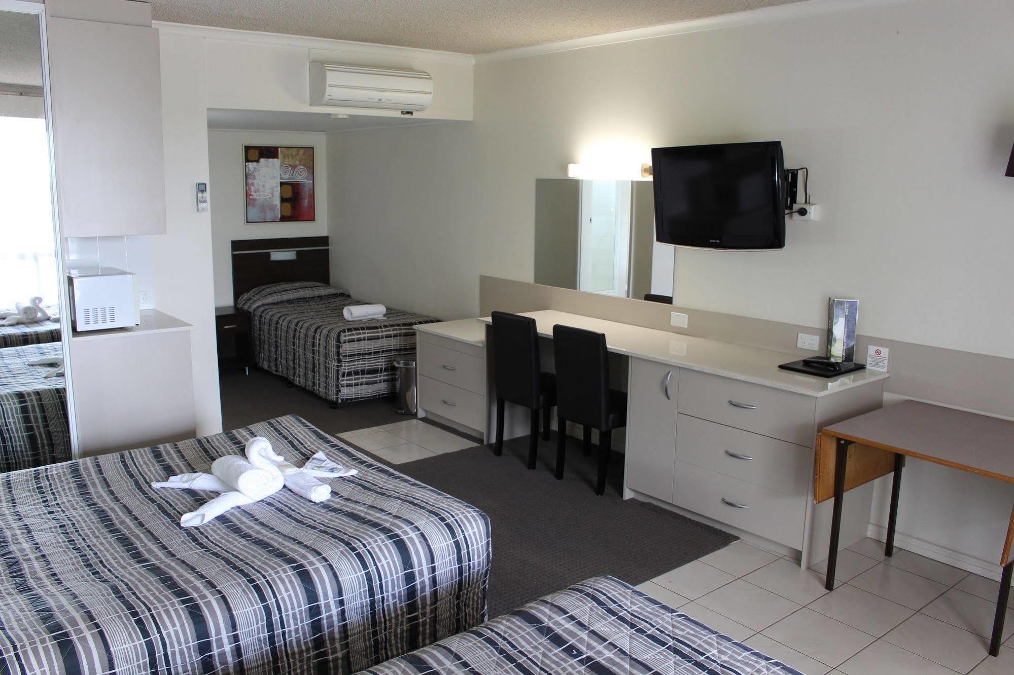 Golden West Motor Inn Dubbo Bagian luar foto