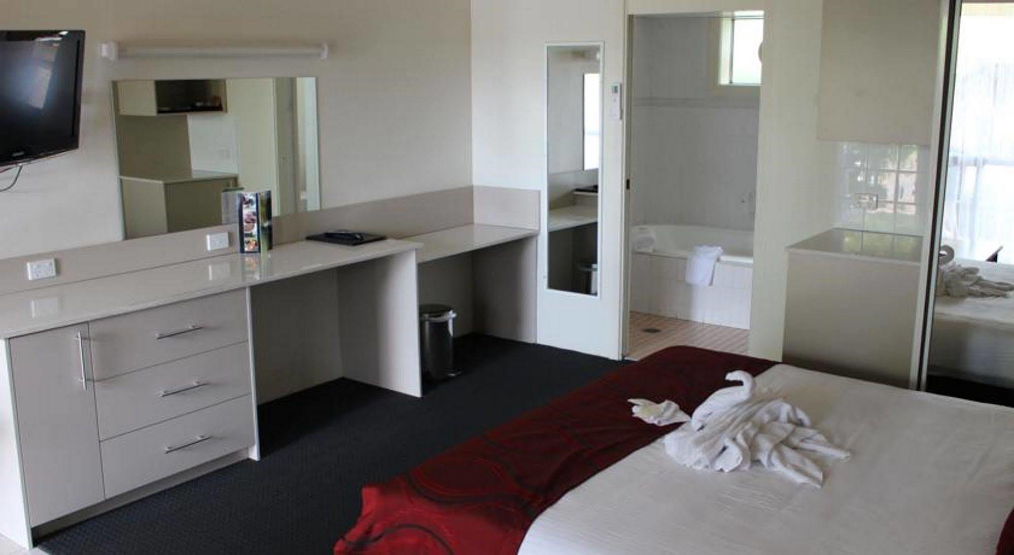 Golden West Motor Inn Dubbo Bagian luar foto